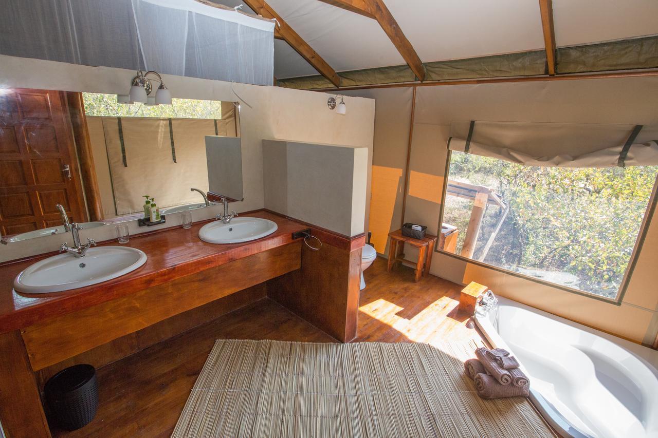 Lion Tree Top Lodge Guernsey Nature Reserve Extérieur photo